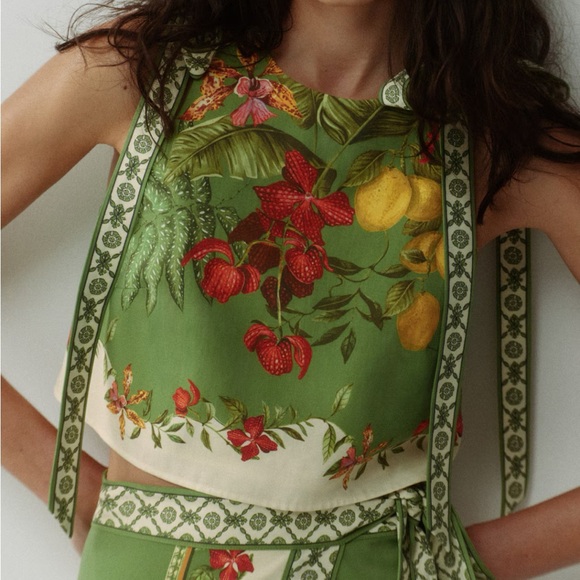 H&M Tops - H&M NWT Crop Top ONLY part of a Coord set with Wrap Skirt Botanical Floral Print